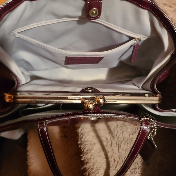 Coach larger purse - Picture 3 of 5